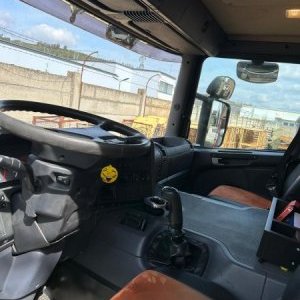 foto valník plachta+roleta Scania P230