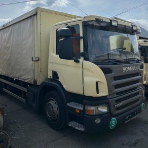 foto valník plachta+roleta Scania P230